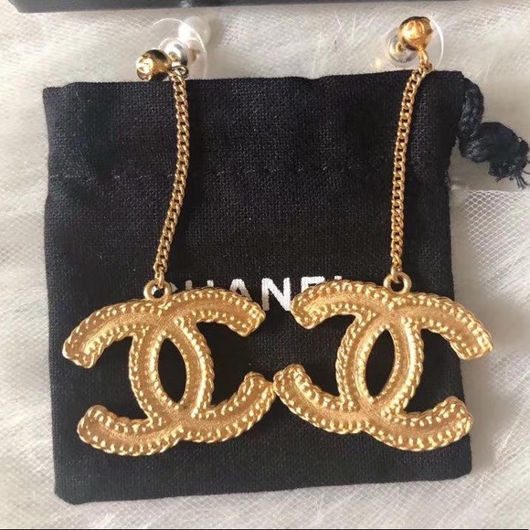 CHANEL Jewelry - Chanel gold drop earrings - 100% authentic